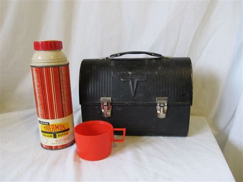 metal lunch box with thermos in lid|1960s lunch boxes with thermos.